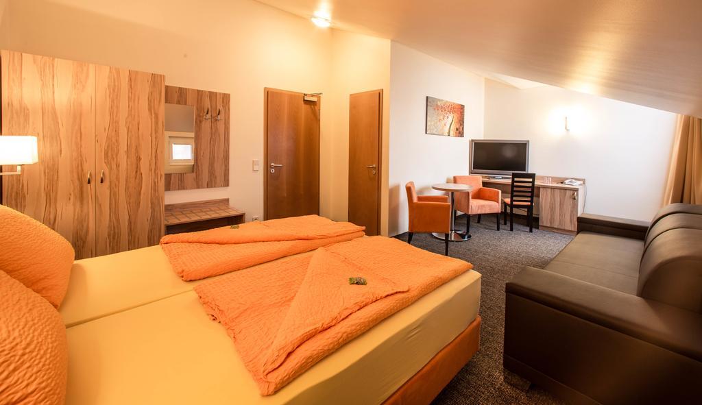Hotel An Der Waldstrasse Groß-Zimmern Δωμάτιο φωτογραφία