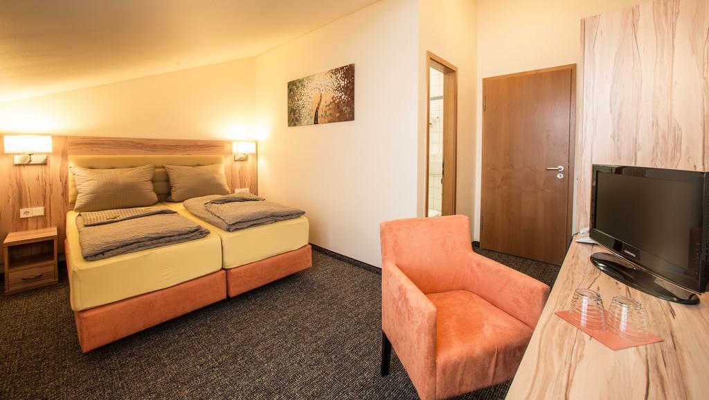 Hotel An Der Waldstrasse Groß-Zimmern Δωμάτιο φωτογραφία